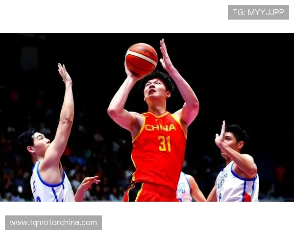 中国男篮红队迎战韩国队全力争胜展现实力与团队精神