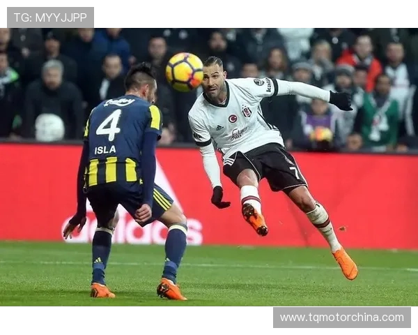 克罗斯的足球之路：从天才少年到世界级中场的传奇旅程