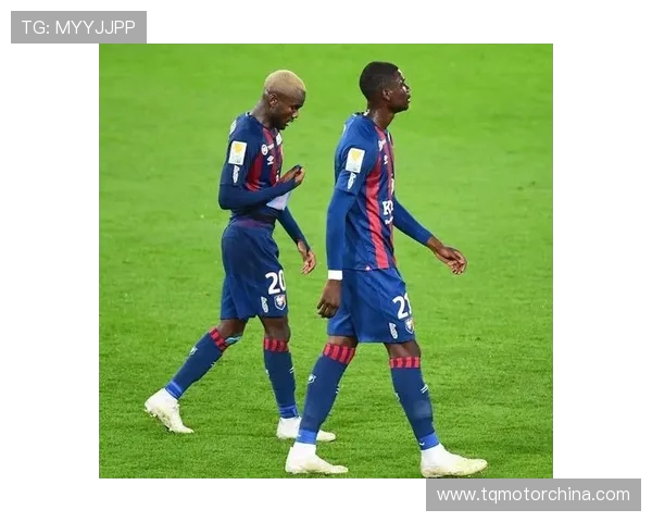 尚布利与奥兰斯的精彩对决揭示足球战术与团队合作的完美结合